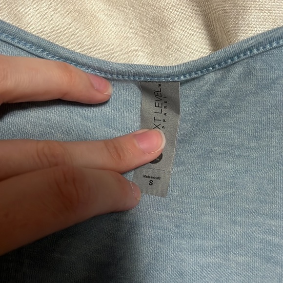 Beachbody vneck top - Picture 2 of 3